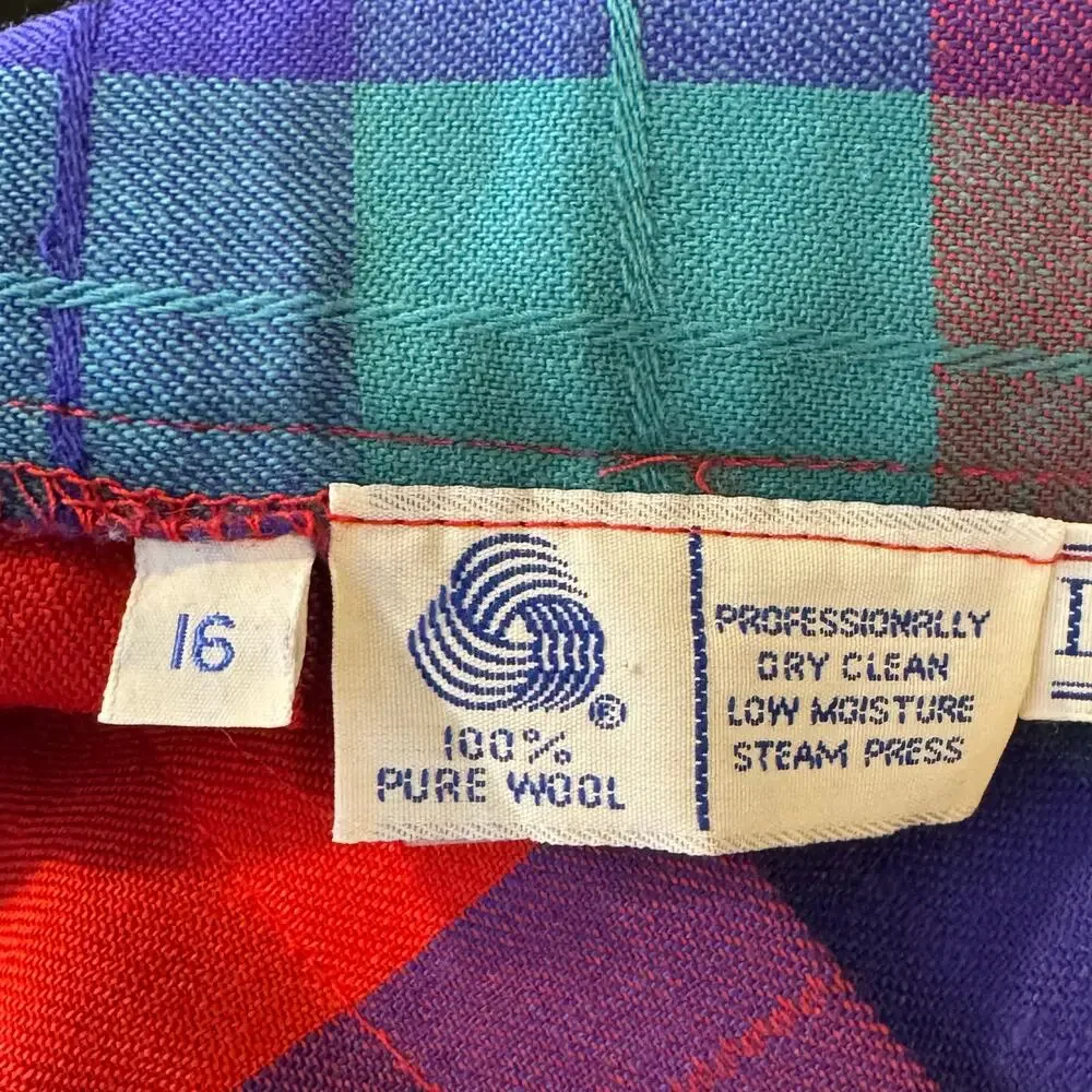 David Brooks 100% Pure Wool Made in USA Size 16 Side Buttons Pleated Skirt